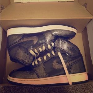 Black and silver air Jordan’s size 7